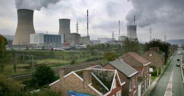 Das Atomkraftwerk Tihange. Belgien will den Atomausstieg um zehn Jahre verschieben. Foto: Oliver Berg/dpa