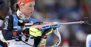 Biathletin Denise Herrmann wurde in der Verfolgung Fünfte. Foto: Roman Koksarov/AP/dpa