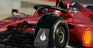 Ferrari-Pilot Charles Leclerc startet in Bahrain von der Pole Position. Foto: Hasan Bratic/dpa