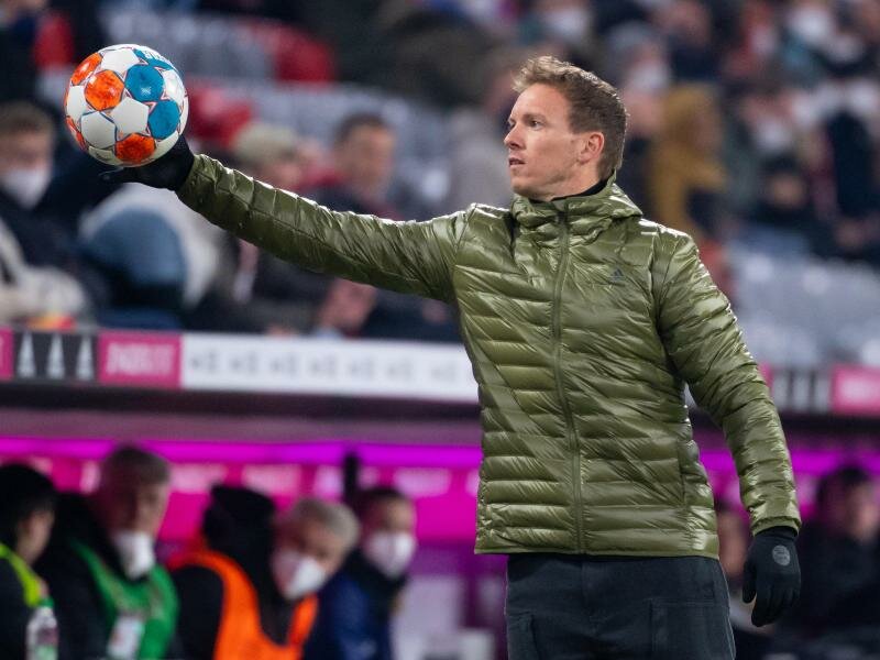 Bayern-Trainer Julian Nagelsmann freut sich aufs Snowboarden. Foto: Sven Hoppe/dpa
