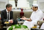 Bundeswirtschaftsminister Robert Habeck im Gespräch mit Saad Scharida al-Kaabi, Energieminister von Katar. Foto: Bernd von Jutrczenka/dpa