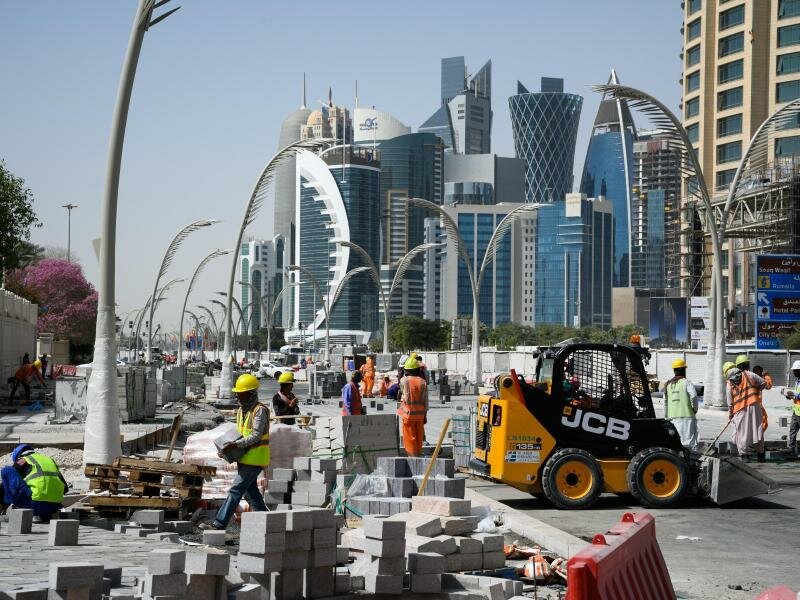 In Doha wird derzeit überall gebaut. Foto: Bernd von Jutrczenka/dpa