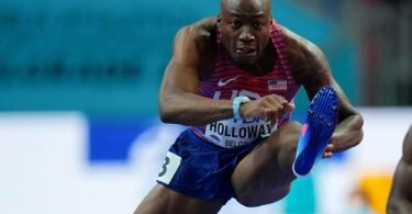Der Amerikaner Grant Holloway stellte den Weltrekord ein. Foto: Petr David Josek/AP/dpa