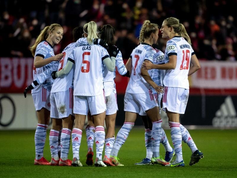 Die FCB-Frauen empfangen im&nbsp;Viertelfinal-Hinspiel Paris Saint-Germain. Foto: Sven Hoppe/dpa