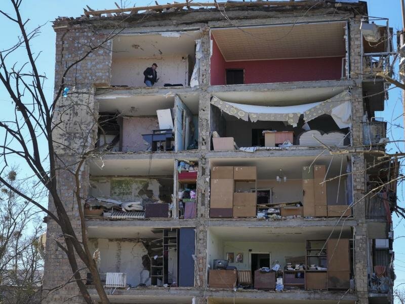 Zerstörte Wohnungen in Kiew. Foto: Efrem Lukatsky/AP/dpa