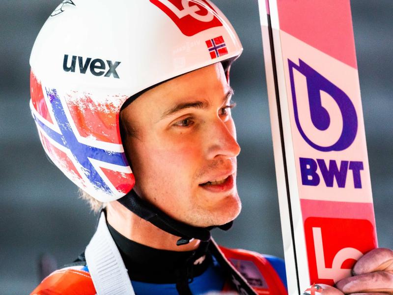 Schon fünf Monate nach seinem Horrosturz kehrte der Norweger Daniel-André Tande fulminant in den Weltcup zurück. Foto: Philipp von Ditfurth/dpa