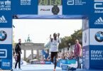 Eliud Kipchoge hatte 2018 in 2:01:39 Stunden den Marathon-Weltrekord in Berlin aufgestellt. Foto: Soeren Stache/dpa