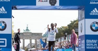 Eliud Kipchoge hatte 2018 in 2:01:39 Stunden den Marathon-Weltrekord in Berlin aufgestellt. Foto: Soeren Stache/dpa