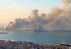 Rauch steigt nach einem Beschuss in der Nähe eines Seehafens in Berdjansk auf. Foto: Ukrainisches Militär/ZUMA Press Wire Service/dpa