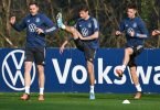 Die deutsche Nationalmannschaft um Christian Günther, Thomas Müller und Julian Weigl (l-r) im Abschlusstraining vor dem Israel-Spiel. Foto: Arne Dedert/dpa