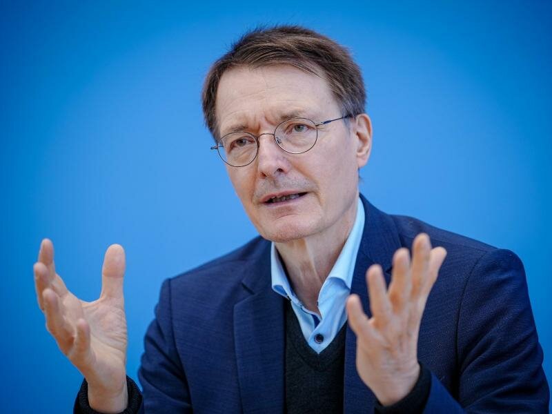 Bundesgesundheitsminister Karl Lauterbach fordert die Länder auf, die Hotspot-Regel umzusetzen. Foto: Kay Nietfeld/dpa