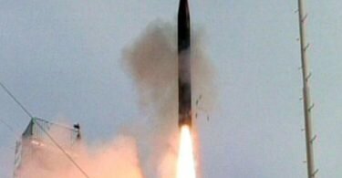 Die vom israelischen Verteidigungsministerium zur Verfügung gestellte Aufnahme zeigt eine «Arrow 3»-Abfangrakete (Archivbild). Bundeskanzler Scholz erwägt ein Raketenschutzschild für Deutschland. Foto: Israeli Ministry Of Defense/Handout/ISRAELI MINISTRY OF DEFENSE/dpa