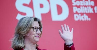 Anke Rehlinger hat die Wahl haushoch gewonnen. Foto: Kay Nietfeld/dpa