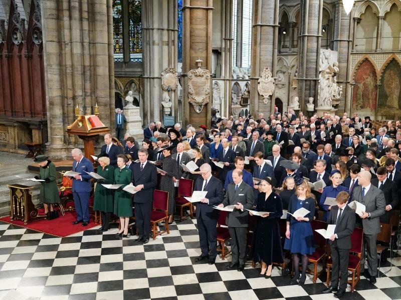 Gedenken an Prinz Philip:&nbsp;die Queen ganz links. Foto: Dominic Lipinski/PA Wire/dpa