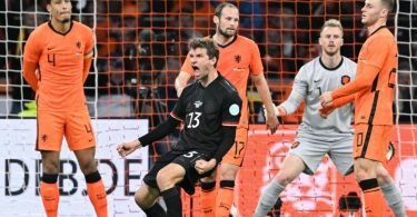 Thomas Müller (M) jubelt nach seinem Treffer zum 1:0 im Spiel gegen die Niederlande. Foto: Federico Gambarini/dpa