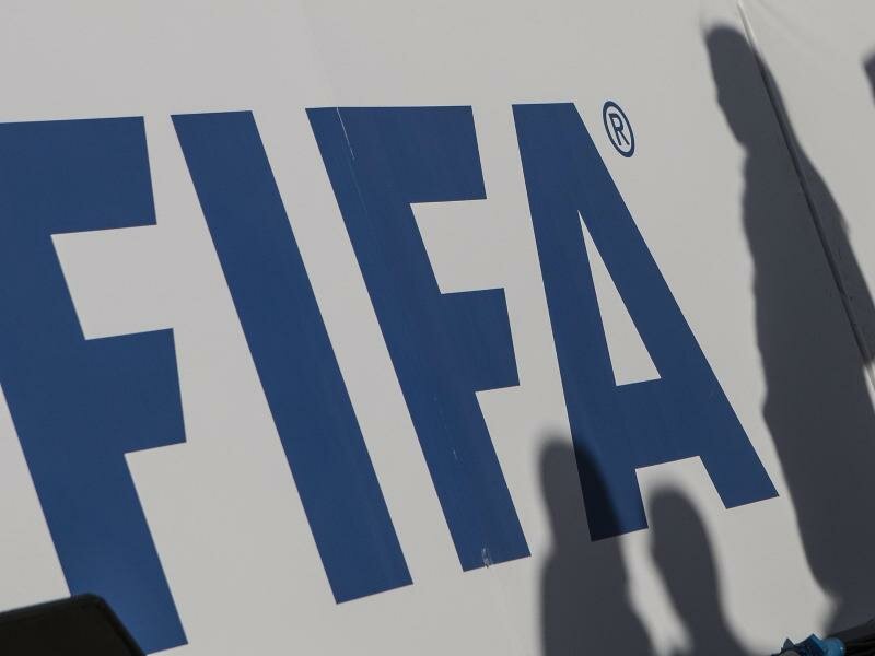 Das Logo des Fußball-Weltverbandes FIFA. Foto: Omar Zoheiry/dpa
