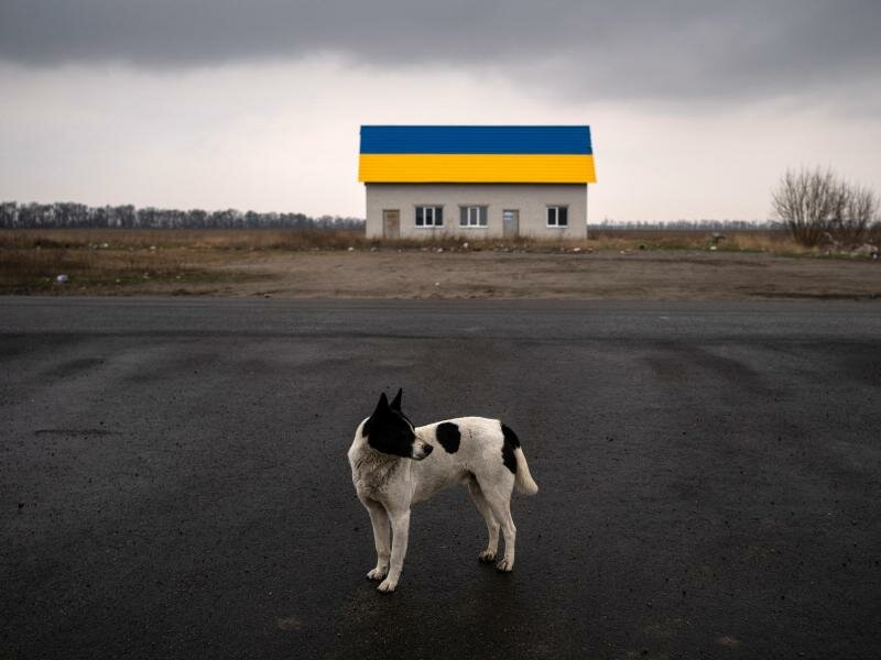 Russland will seine Kampfhandlungen zurückfahren, die Ukraine meldet derweil weitere Angriffe. Foto: Rodrigo Abd/AP/dpa