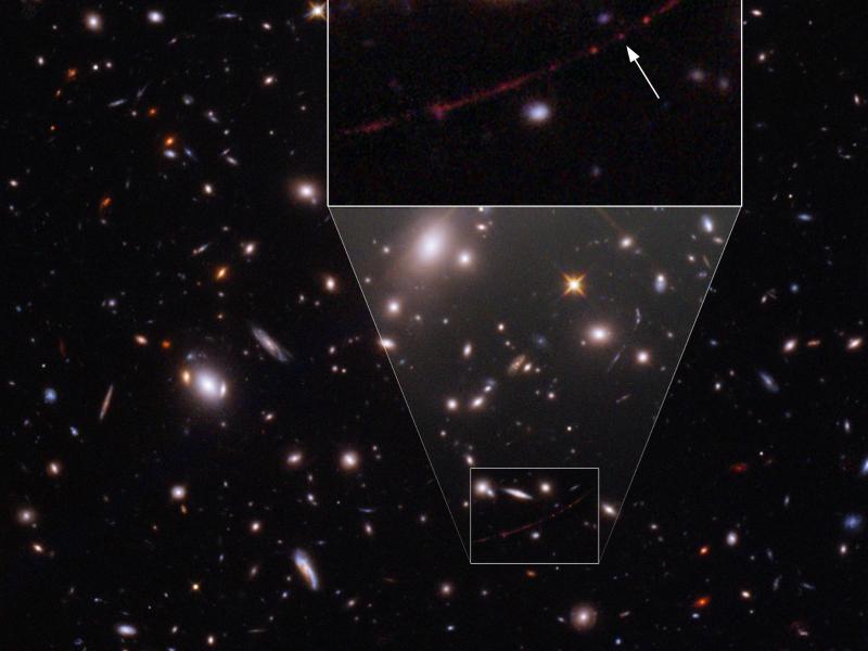 Der Stern mit dem Namen «Earendel» liegt hinter einem Galaxienhaufen, der als Gravitationslinse dient. Foto: Space Telescope Science Institut/ESA/Hubble/dpa