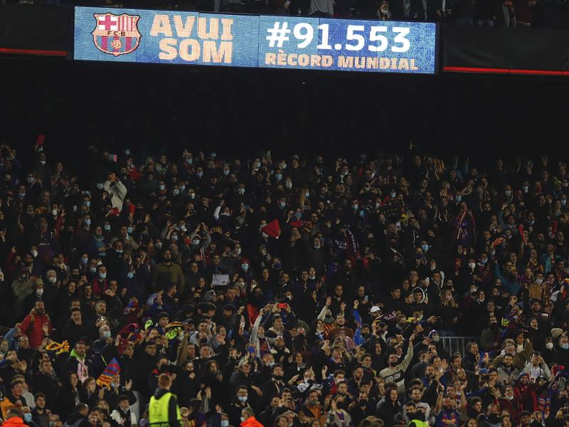 91.553 Menschen waren in Barcelona im Stadion. Foto: Joan Monfort/AP/dpa