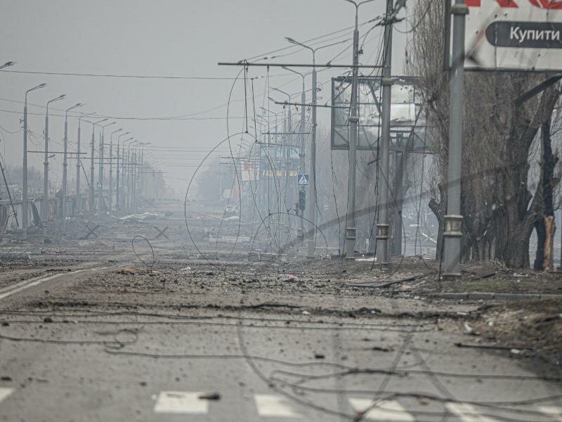 Blick auf beschädigte Straßen im Stadtteil Soltavka in Charkiw. Foto: Aziz Karimov/ZUMA Press Wire Service/dpa