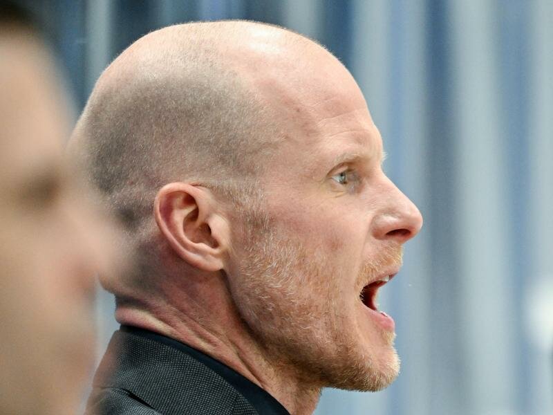 Eishockey-Bundestrainer Toni Söderholm bleibt auch nach dem schwachen Olympia-Abschneiden ambitioniert. Foto: Peter Kneffel/dpa