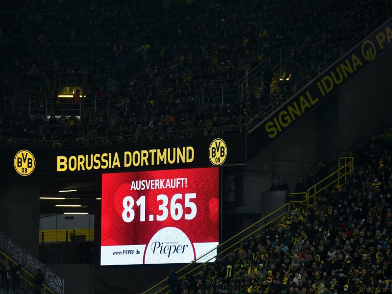 Das Dortmunder Stadion war beim Bundesliga-Spiel gegen den RB Leipzig ausverkauft. Foto: Bernd Thissen/dpa