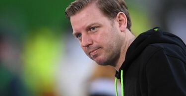 Wolfsburgs Trainer Florian Kohfeldt darf nach seiner Corona-Infektion am Sonntag noch nicht ins Stadion. Foto: Swen Pförtner/dpa