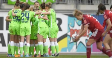 Die Wölfinnen (l) ließen den Bayern im Topspiel keine Chance. Foto: Swen Pförtner/dpa