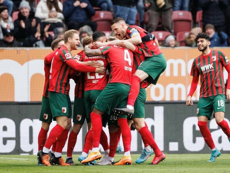 Der FC Augsburg feierte im Abstiegskampf einen wichtigen Sieg. Foto: Matthias Balk/dpa
