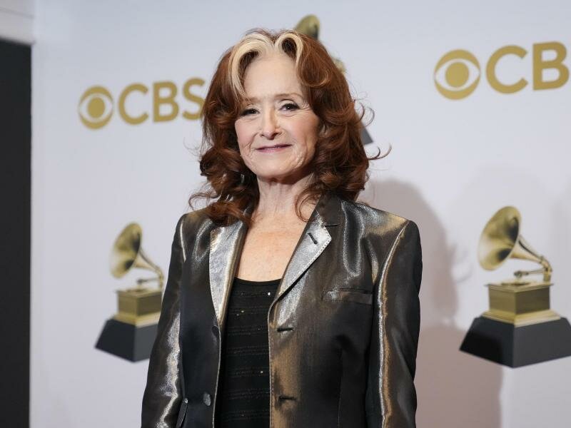 Sängerin Bonnie Raitt wurde für das beste alternative Musikalbum ausgezeichnet. Foto: John Locher/Invision via AP/dpa