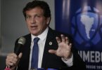 Alejandro Dominguez, Präsident des südamerikanischen Dachverbands CONMEBOL, würdigt die Eröffnung des gemeinsamen Büros mit der UEFA. Foto: Jorge Saenz/AP/dpa