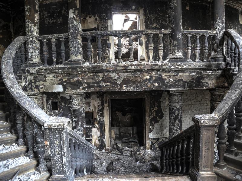Blick ins vom Krieg zerstörte Innere des Theaters von Mariupol. Foto: Alexei Alexandrov/AP/dpa