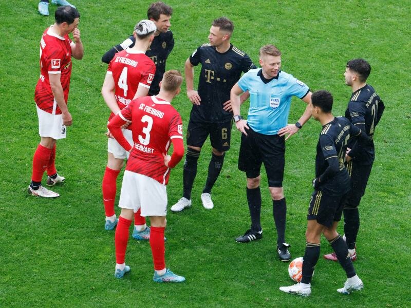 Nach dem Wechselfehler in der Partie des SC Freiburg gegen den FC Bayern München haben die Breisgauer Einspruch gegen die Wertung des Spiels beim DFB eingelegt. Foto: Philipp von Ditfurth/dpa
