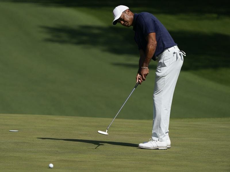 Spielt er oder spielt er nicht? Zumindest auf einer Übungsrunde lochte Tiger Woods in Augusta ein. Foto: Jae C. Hong/AP/dpa