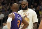 LeBron James (r) verfolgte das Aus seiner Lakers vom Spielfeldrand. Foto: Rick Scuteri/AP/dpa