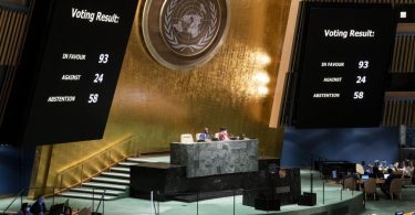 Als Reaktion auf Berichte über russische Menschenrechtsverletzungen im Ukraine-Krieg hat die UN-Vollversammlung die Mitgliedschaft Russlands im Menschenrechtsrat der Vereinten Nationen ausgesetzt. Foto: John Minchillo/AP/dpa