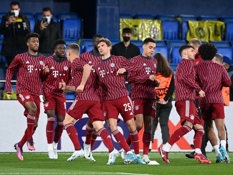 Mit dem FC Villarreal im Kopf geht es für den FC Bayern München in der Bundesliga gegen den FC Augsburg. Foto: Sven Hoppe/dpa