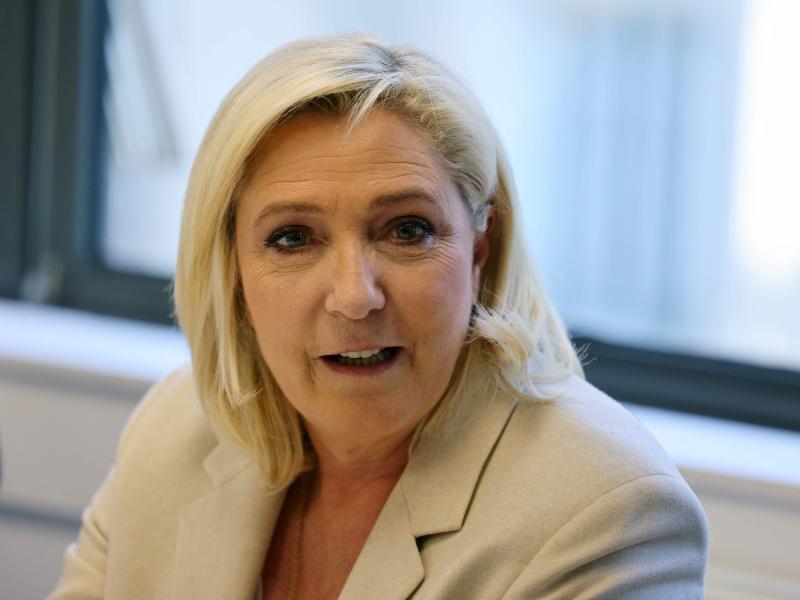 Marine Le Pen kann auf Unterstützer des Rechtsextremen Éric Zemmour und Stimmen einiger rechter Konservativer setzen, jedoch kaum aus dem Mitte-Links-Lager. Foto: Thomas Samson/AFP/dpa