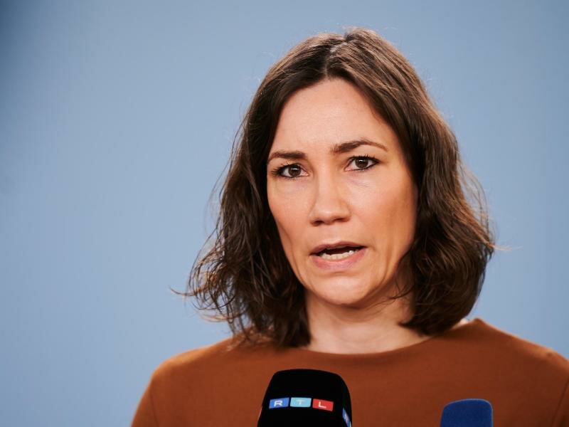 Bundesministerin Anne Spiegel (Bündnis 90/die Grünen) bei ihrem kurzfristig einberufenen Statement vor der Presse. Foto: Annette Riedl/dpa