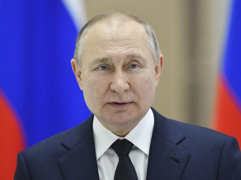 Wladimir Putin hält eine Rede in einer Raketenmontagehalle. Foto: Evgeny Biyatov/Pool Sputnik Kremlin/AP/dpa