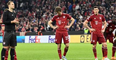 Bayerns Torwart Manuel Neuer, Thomas Müller, Robert Lewandowski, Dayot Upamecano zeigten sich enttäuscht. Foto: Angelika Warmuth/dpa