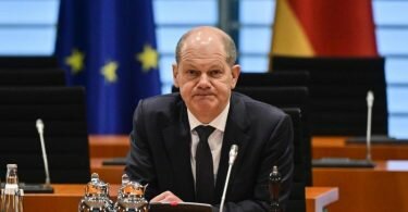 Kiew hofft auf einen Besuch von Bundeskanzler Scholz. Präsident Selenskyj will «unmittelbar praktische Entscheidungen treffen (...) inklusive der Lieferung der Waffen». Foto: John Macdougall/AFP/POOL/dpa