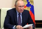 Rund zwei Wochen nach der Umstellung auf Rubel-Zahlungen für russisches Gas hat Kremlchef Putin angeblich durch westliche Banken verschuldete Zahlungsausfälle beklagt. Foto: Mikhail Klimentyev/Pool Sputnik Kremlin/AP/dpa
