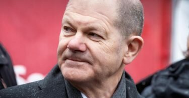 Bundeskanzler Olaf Scholz (SPD) auf der Auftaktkundgebung zum Landtags-Wahlkampf der SPD. Foto: Markus Scholz/dpa
