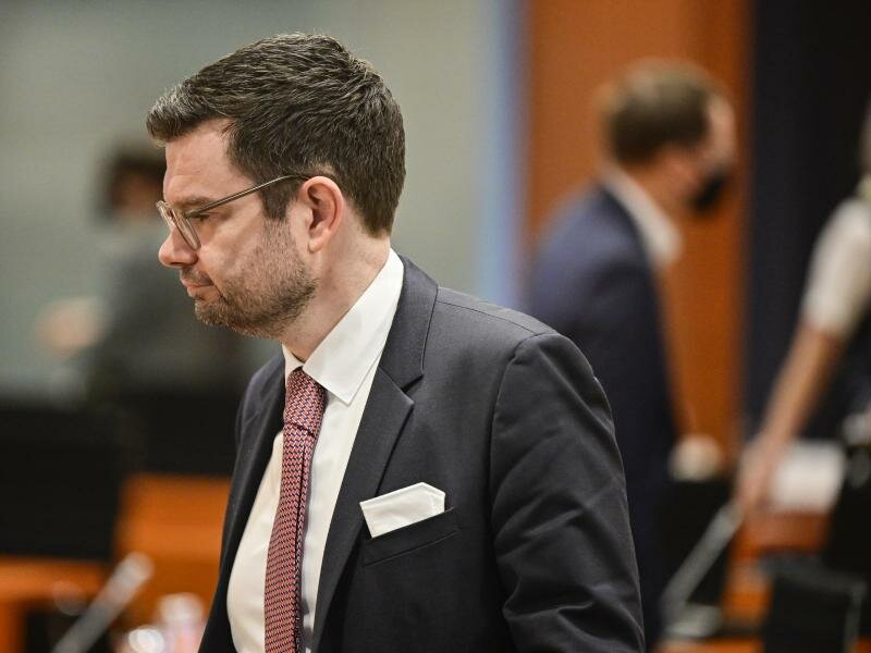 «Wir rufen alle ukrainischen Geflüchteten auf, dass sie sich an alle Polizeidienststellen wenden können, wenn sie Opfer oder Zeugen von Kriegsverbrechen geworden sind», sagt FDP-Justizminister Marco Buschmann. Foto: John Macdougall/AFP/POOL/dpa
