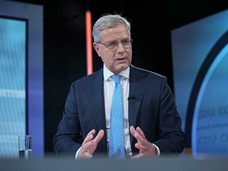 Während ganz Europa Deutschland um Führung und Verantwortung bitte, sei die Bundesregierung mit «Gesichtswahrung» beschäftigt, kritisiert CDU-Politiker Norbert Röttgen. Foto: Michael Kappeler/dpa