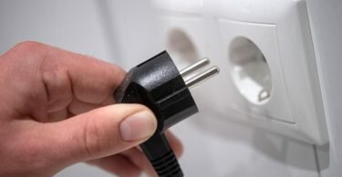 Teurer Strom aus der Steckdose: Die Energiepreise in Deutschland werden weiter steigen. Foto: Sina Schuldt/dpa