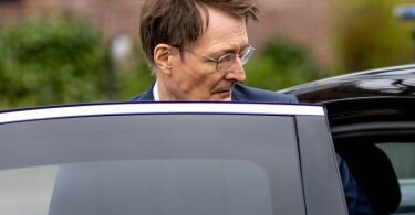 Bringt jede Gewalt- und Mordandrohung zur Anzeige: Karl Lauterbach. Foto: Axel Heimken/dpa