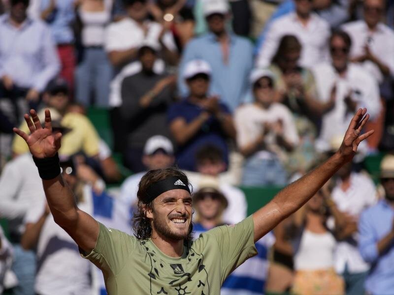 Der Grieche Stefanos Tsitsipas hat sich im Finale von Monte Carlo gegen den Spanier Alejandro Davidovich Fokina durchgesetzt. Foto: Daniel Cole/AP/dpa