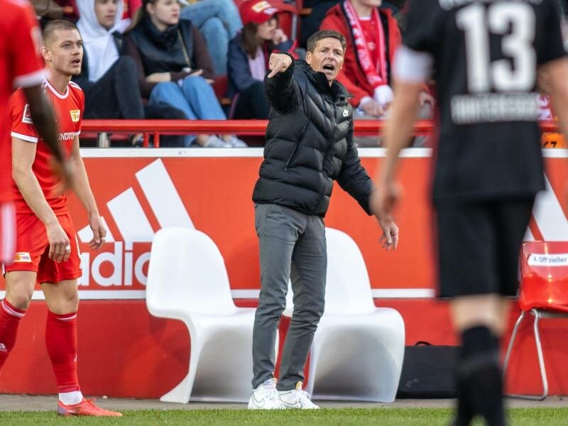 Nahm seine Spieler nach der Niederlage bei Union Berlin in Schutz: Eintracht-Coach Oliver Glasner. Foto: Andreas Gora/dpa